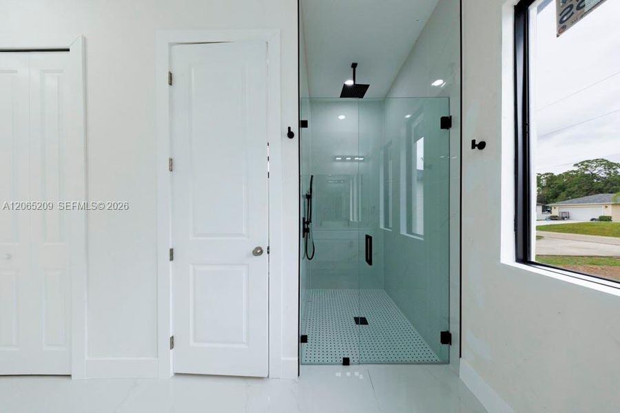 Image 85 of a home in .