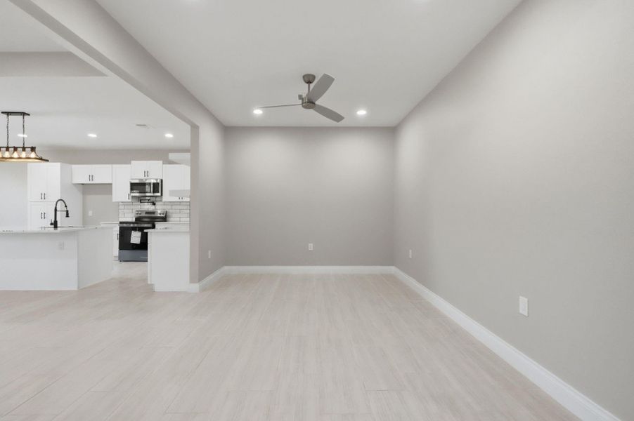 Spacious, unfurnished interior of a new home in , Conroe (Image 17). Spacious, unfurnished interior of a new home in , Conroe (Image 17).