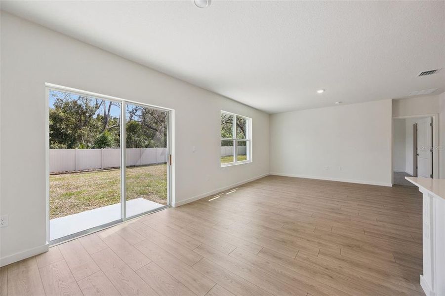 Spacious, unfurnished interior of a new home in Bradbury Estates, Sanford (Image 32).