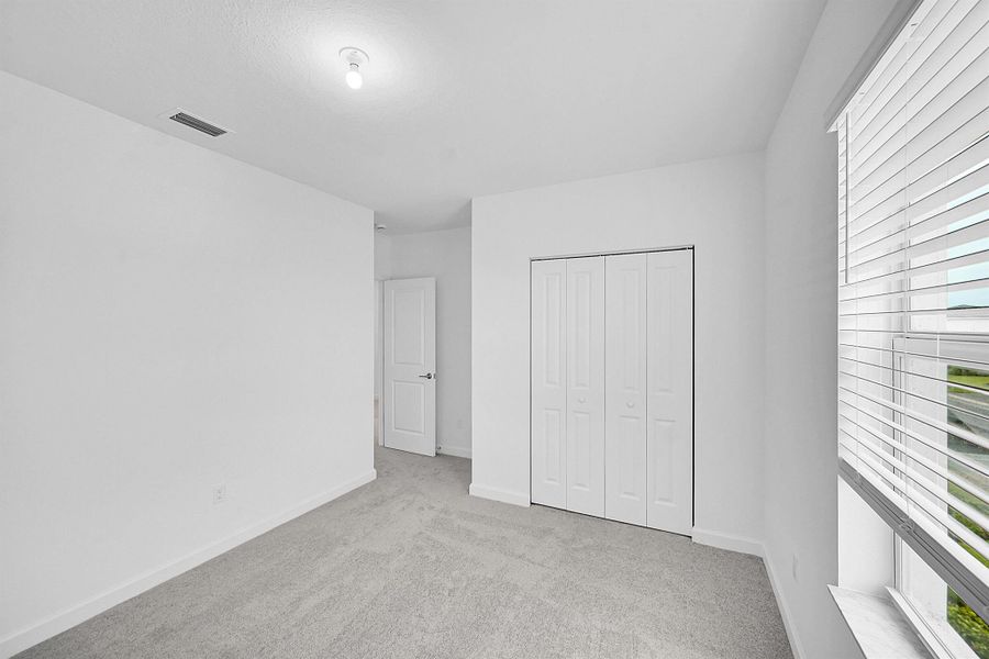 Spacious, unfurnished interior of a new home in Seagrove: The Indies, Fort Pierce (Image 8).