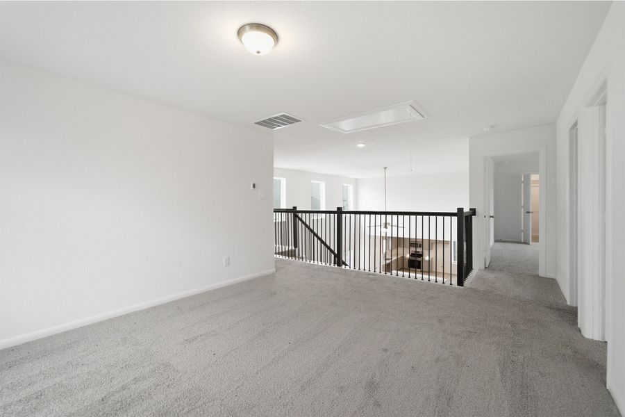 Spacious, unfurnished interior of a new home in Ashland, Texas City (Image 55).