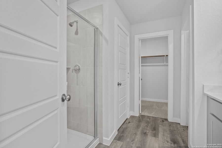 Spacious, unfurnished interior of a new home in Rosemont Hill, San Antonio (Image 13).