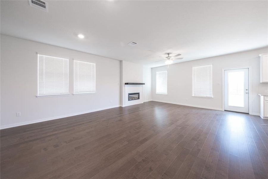 Spacious, unfurnished interior of a new home in Churchill: Fields 40', Anna (Image 12). Spacious, unfurnished interior of a new home in Churchill: Fields 40', Anna (Image 12).