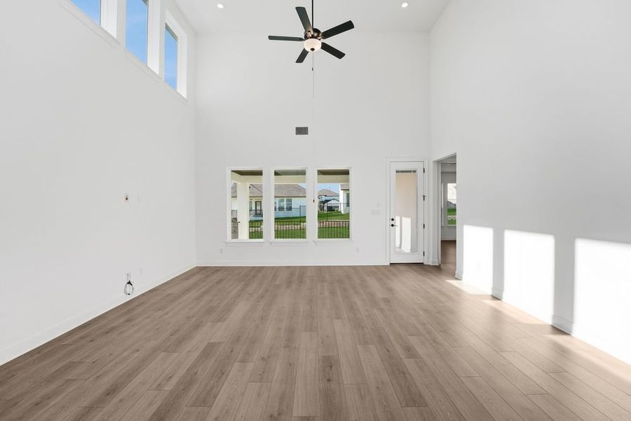 Spacious, unfurnished interior of a new home in Travisso, Leander (Image 11).