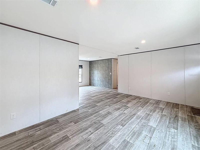 Spacious, unfurnished interior of a new home in , Hawthorne (Image 40).