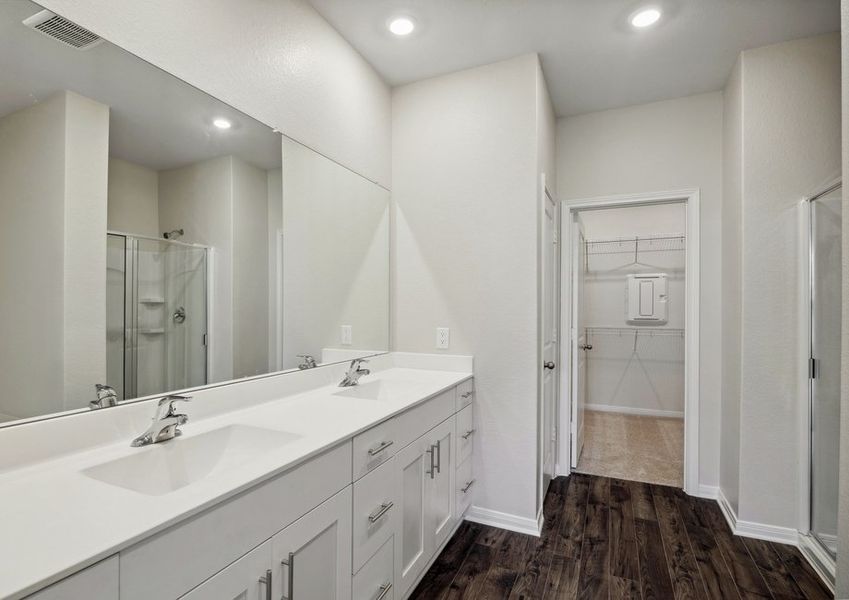 Dual sink vanity in master bathroom