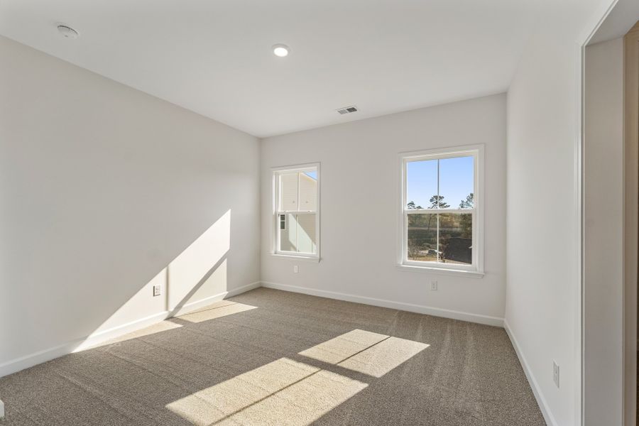 Spacious, unfurnished interior of a new home in Lakeside Saluda, Greenville (Image 30).