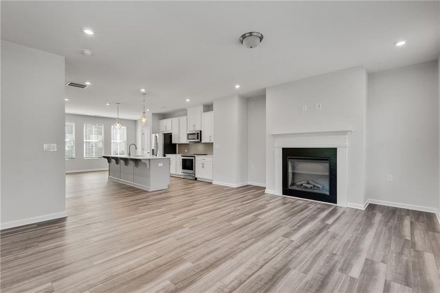 Spacious, unfurnished interior of a new home in Waverly at Buice Lake, Acworth (Image 21). Spacious, unfurnished interior of a new home in Waverly at Buice Lake, Acworth (Image 21).