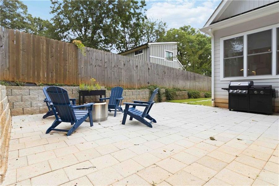 Exterior details and patio area of a home in , Decatur (Image 4).