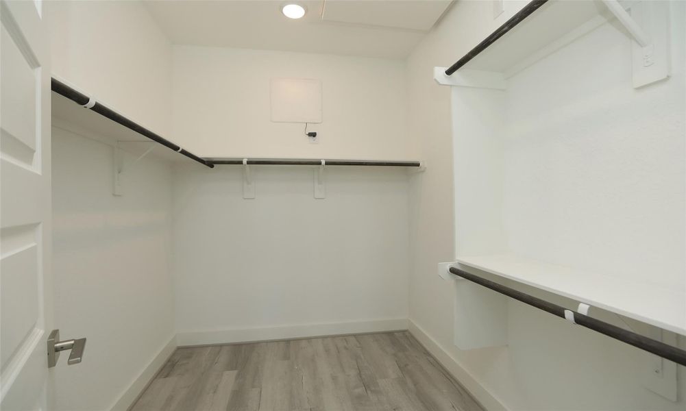 Spacious, unfurnished interior of a new home in Independence Heights, Houston (Image 25).