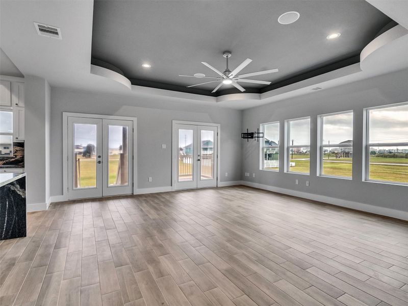 Spacious, unfurnished interior of a new home in , Galveston (Image 33).