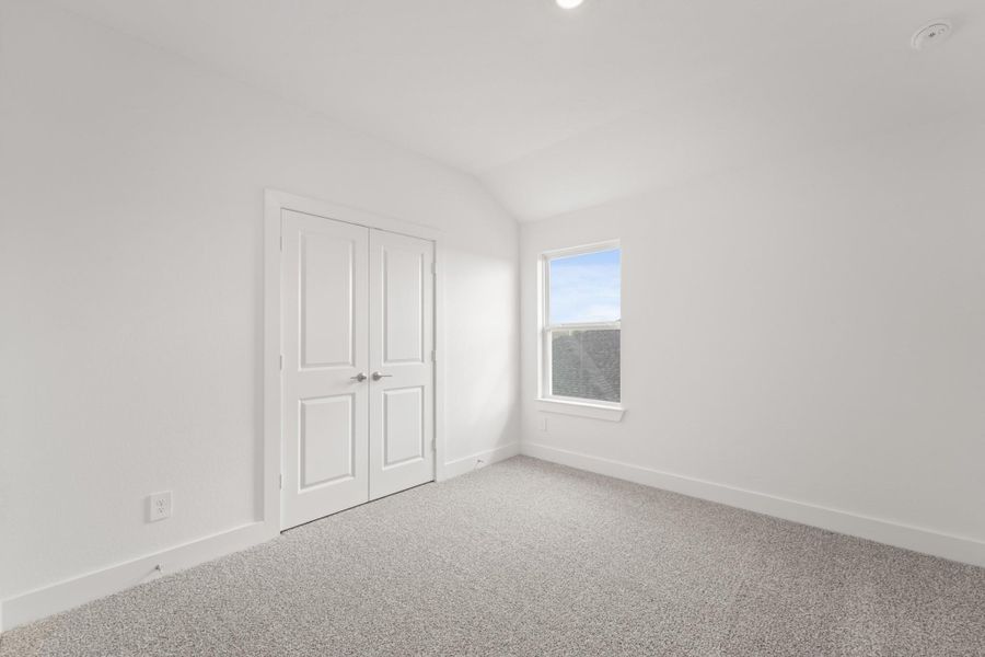 Spacious, unfurnished interior of a new home in Riverside Estates, Mont Belvieu (Image 18).