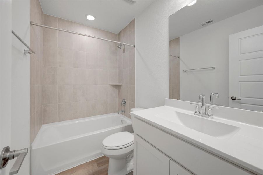 Furnished interior view inside a new home in Miller's Pond, Rosenberg (Image 9).