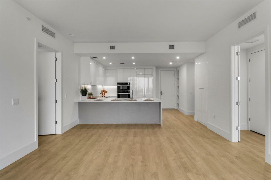 Breakfast bar and kitchen Breakfast bar and kitchen