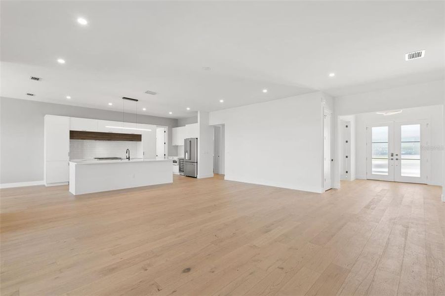 Spacious, unfurnished interior of a new home in , Palmetto (Image 26).