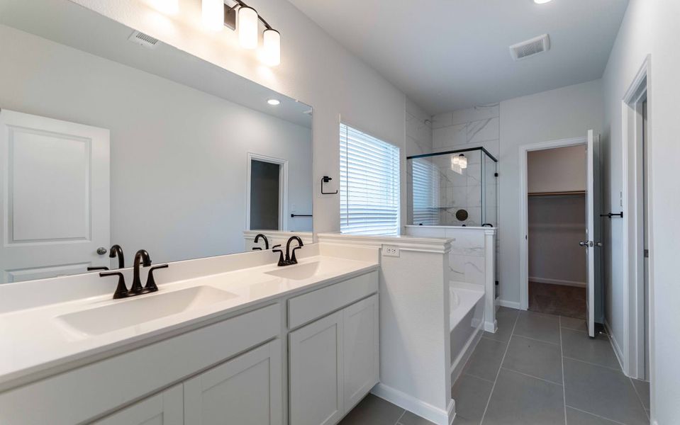 Furnished interior view inside a new home in Travis Ranch, Forney (Image 4).