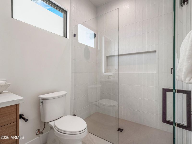 121_p2400685 121_p2400685