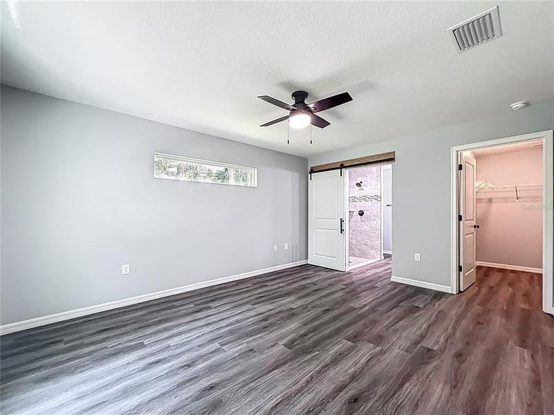 Spacious, unfurnished interior of a new home in , Lake Panasoffkee (Image 31).