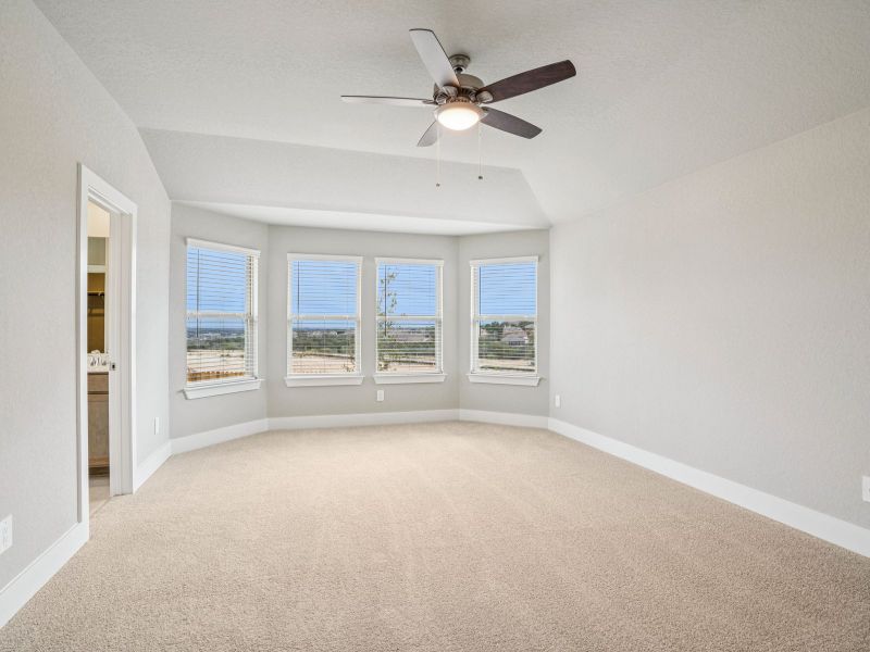 Spacious, unfurnished interior of a new home in Lark Canyon, New Braunfels (Image 21).