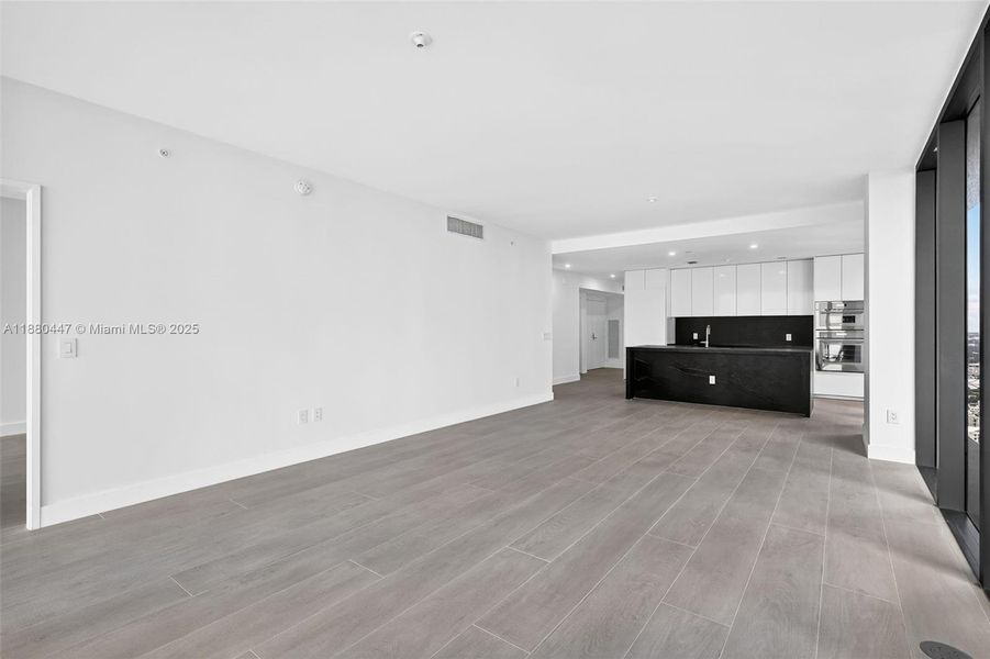 Spacious, unfurnished interior of a new home in , Miami (Image 30).