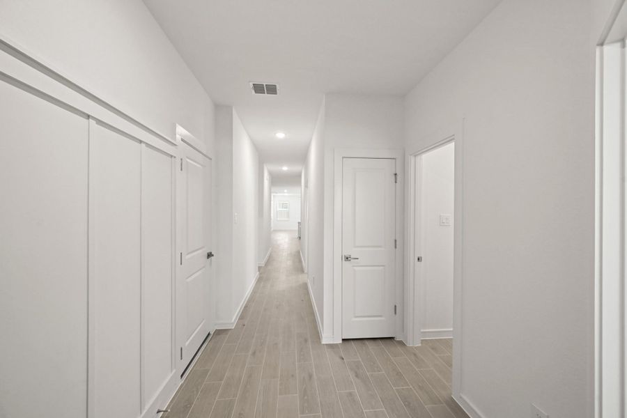 Welcoming foyer (*Photo not of actual home and used for illustration purposes only.)