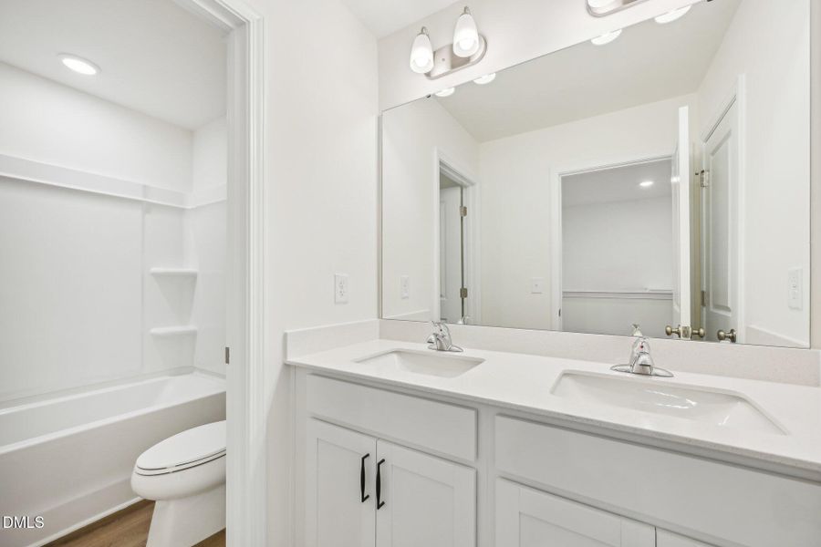 32-web-or-mls-124 Willow Cameron Way-230