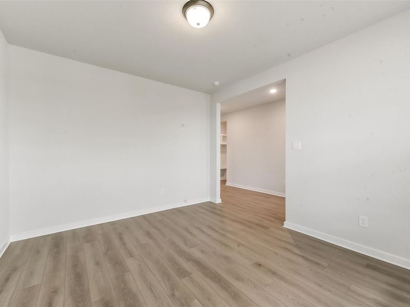 Spacious, unfurnished interior of a new home in Sundance Cove, Crosby (Image 26).