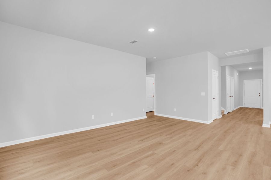 Spacious, unfurnished interior of a new home in Bradford Pointe, Summerville (Image 24).