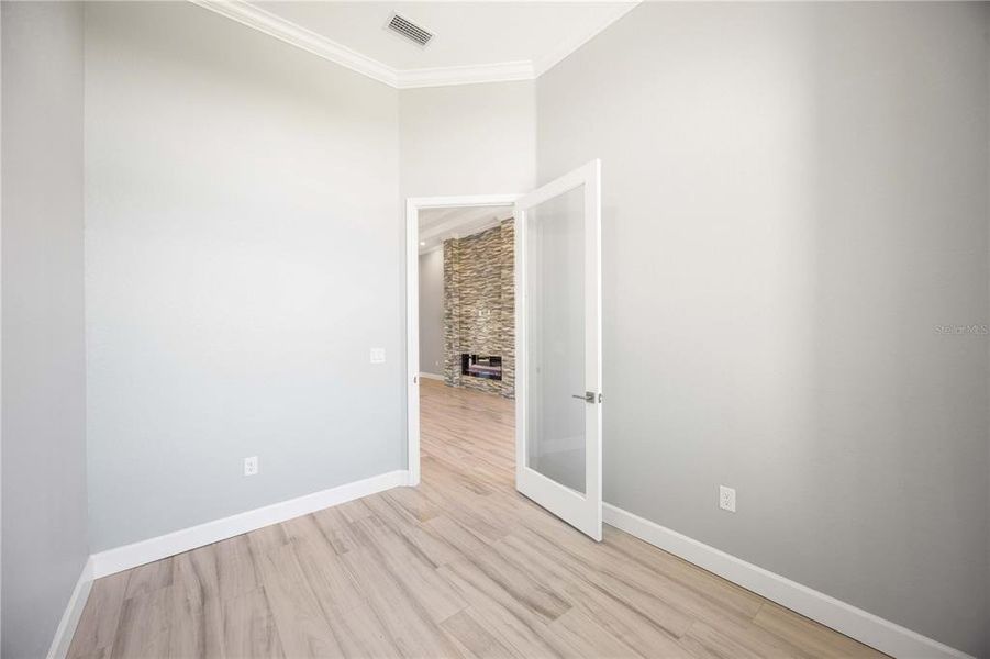 Spacious, unfurnished interior of a new home in , Punta Gorda (Image 17).