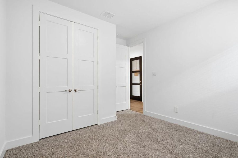 Spacious, unfurnished interior of a new home in Hills of Westlake, Conroe (Image 23).