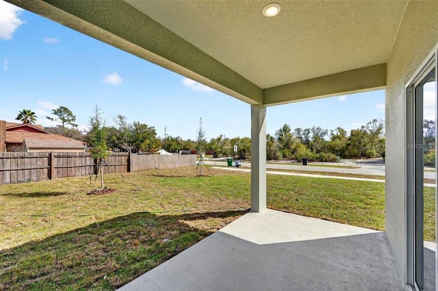 Exterior details and patio area of a home in , Deltona (Image 4).