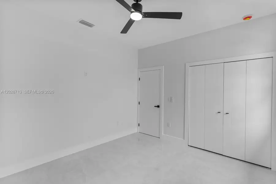 Spacious, unfurnished interior of a new home in , Tampa (Image 37).