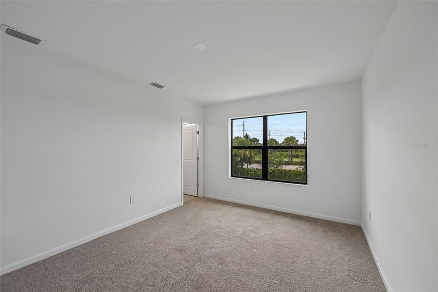 Spacious, unfurnished interior of a new home in , Sarasota (Image 33).