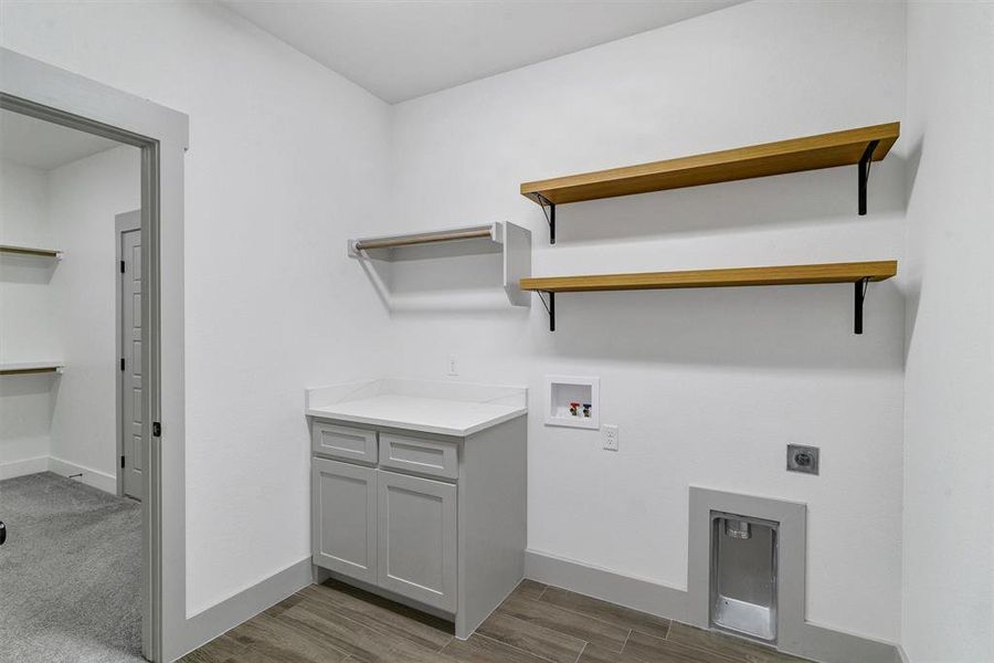 Furnished interior view inside a new home in , Tolar (Image 9).