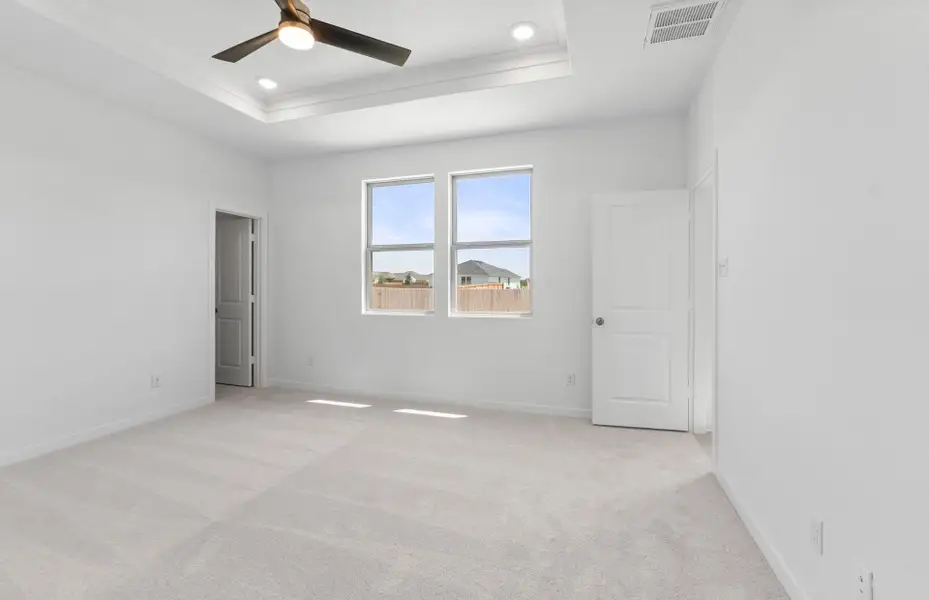 Spacious, unfurnished interior of a new home in County View, Temple (Image 19).