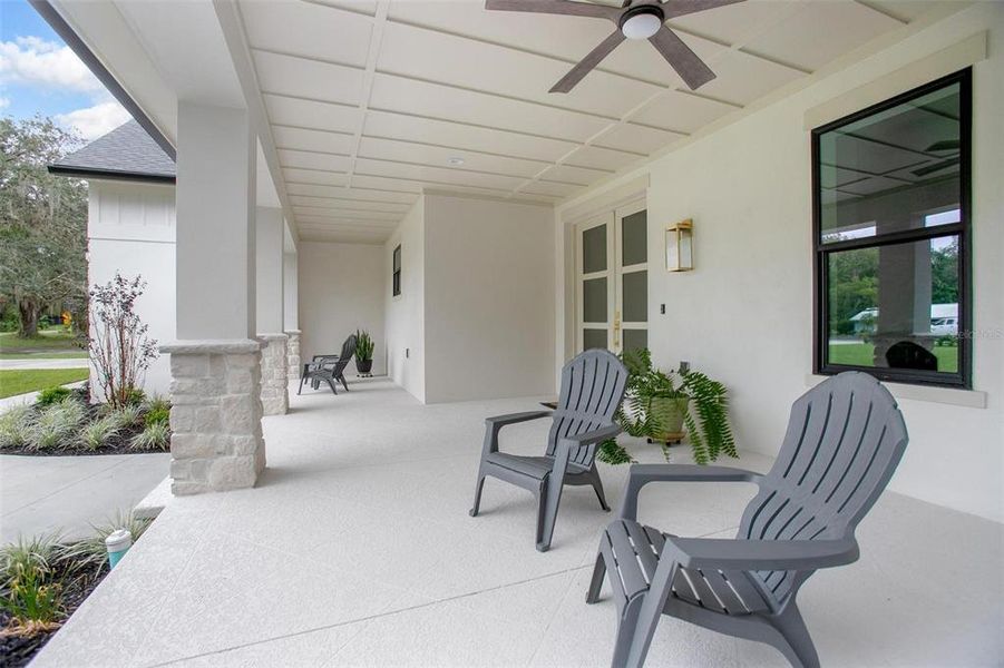 Exterior details and patio area of a home in , Deland (Image 33).