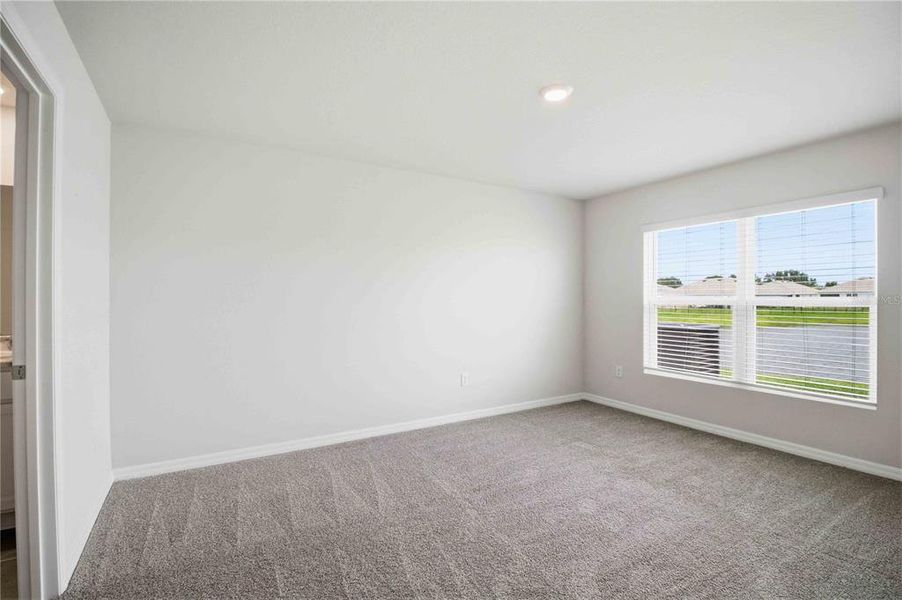 Spacious, unfurnished interior of a new home in Mandarin Grove, Palmetto (Image 20).