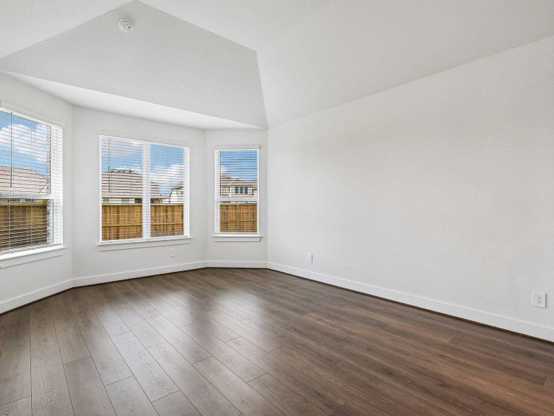 Spacious, unfurnished interior of a new home in Kingdom Heights, Rosenberg (Image 28).