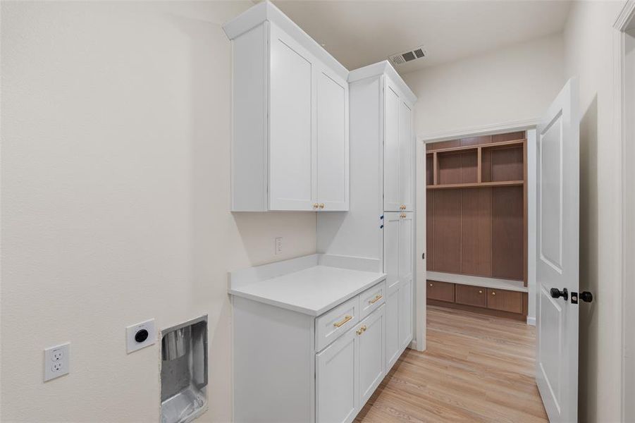 Spacious, unfurnished interior of a new home in , Granbury (Image 22). Spacious, unfurnished interior of a new home in , Granbury (Image 22).