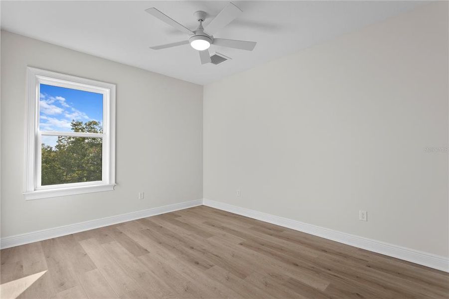 Spacious, unfurnished interior of a new home in , Tampa (Image 24).