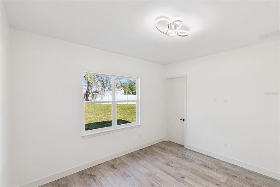 Spacious, unfurnished interior of a new home in , Leesburg (Image 22).