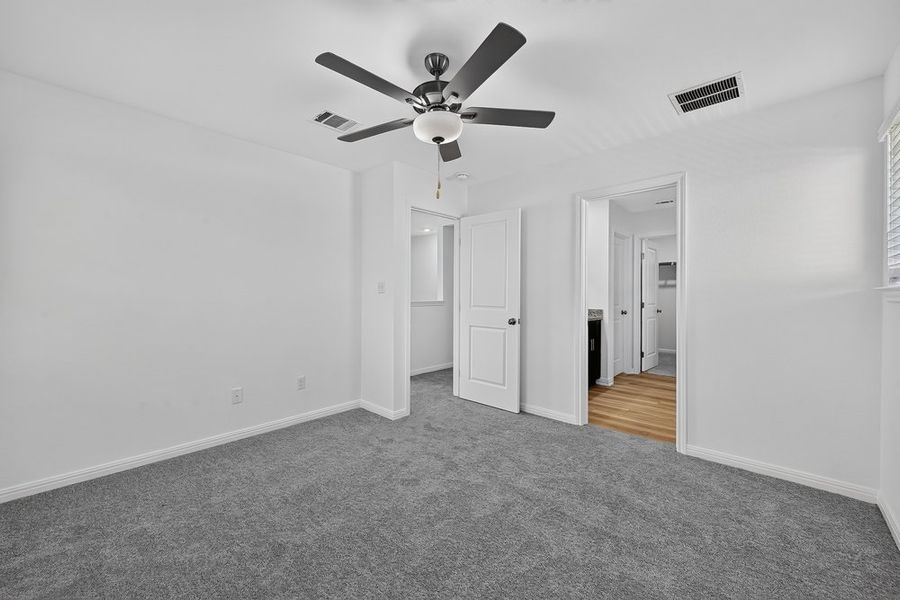 Spacious, unfurnished interior of a new home in Sunfield, Buda (Image 14). Spacious, unfurnished interior of a new home in Sunfield, Buda (Image 14).