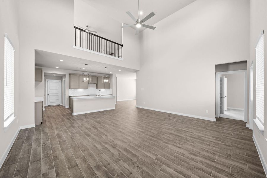 Spacious, unfurnished interior of a new home in Sunterra Lakes, Fulshear (Image 16).