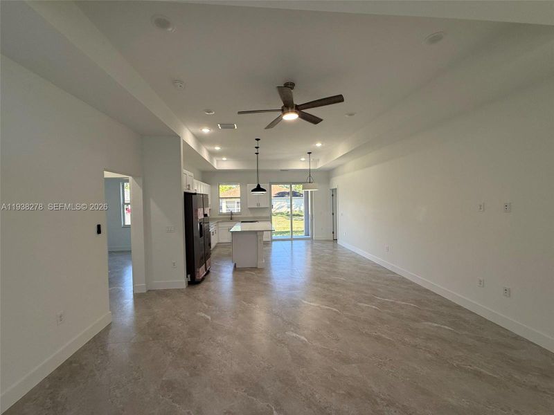 Spacious, unfurnished interior of a new home in , Lehigh Acres (Image 13).