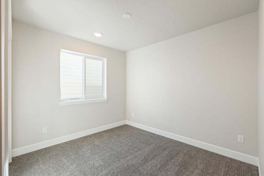 Spacious, unfurnished interior of a new home in Feather Ridge, Redmond (Image 32).