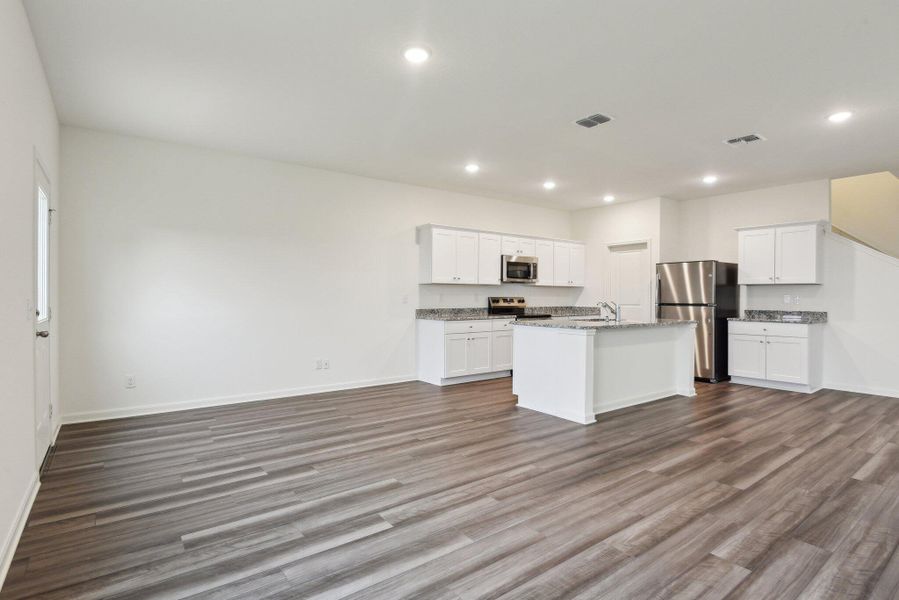 Spacious, unfurnished interior of a new home in Pinckney Place, North Charleston (Image 11).