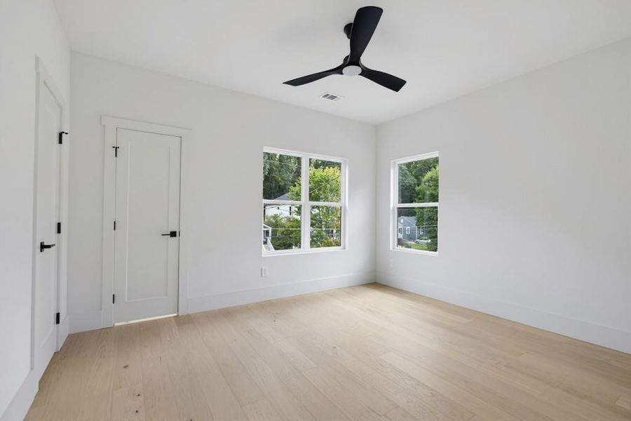 Spacious, unfurnished interior of a new home in , Atlanta (Image 41).