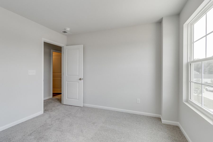 Spacious, unfurnished interior of a new home in Bluefield, Lexington (Image 31).