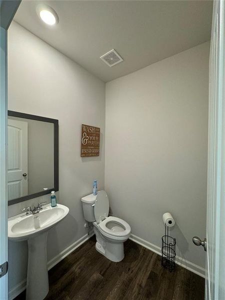 Furnished interior view inside a new home in , Dallas (Image 12).