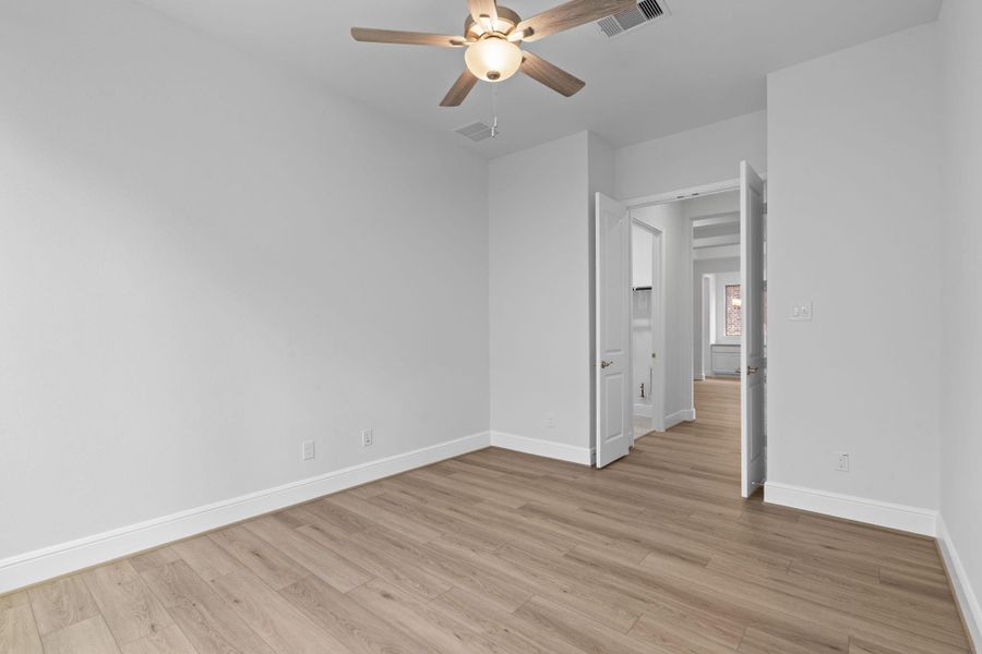 Spacious, unfurnished interior of a new home in Chambers Creek, Willis (Image 28).